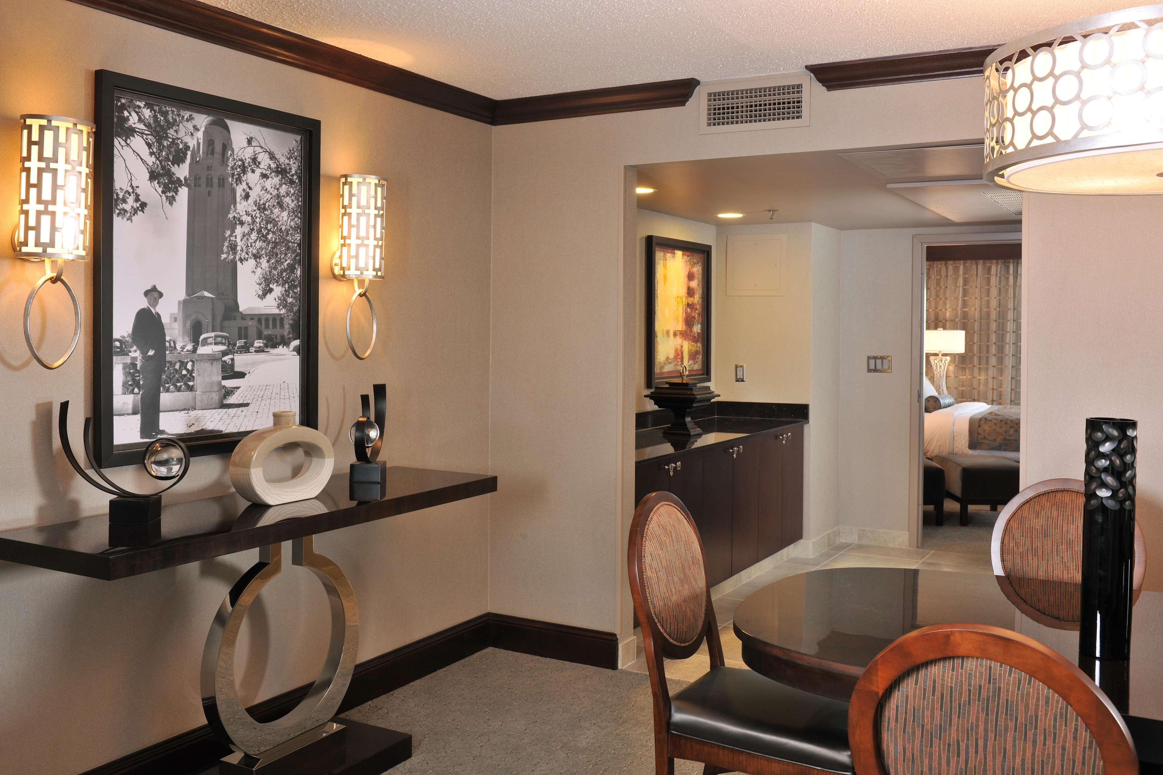 Embassy Suites Des Moines Downtown Room photo