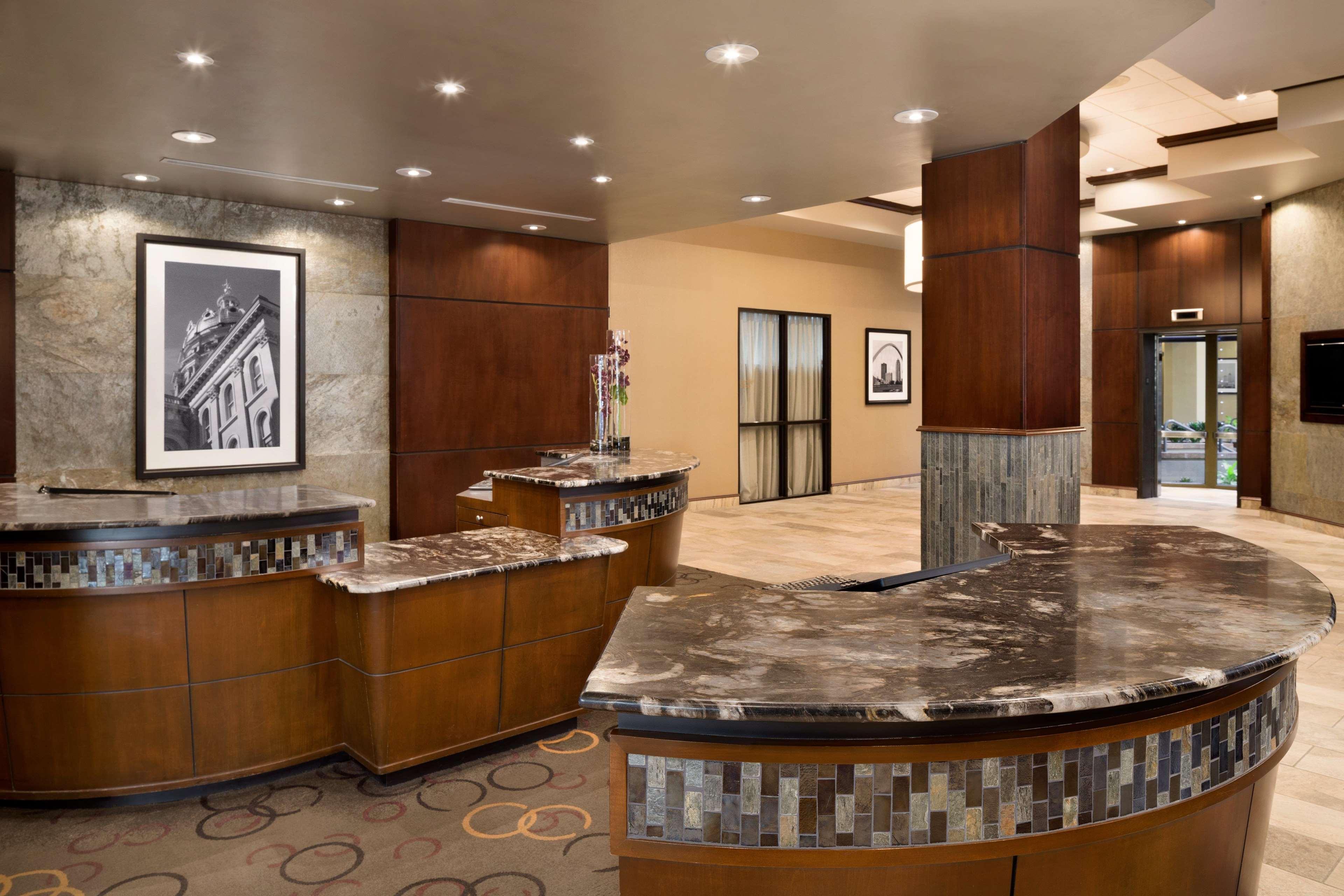 Embassy Suites Des Moines Downtown Exterior photo
