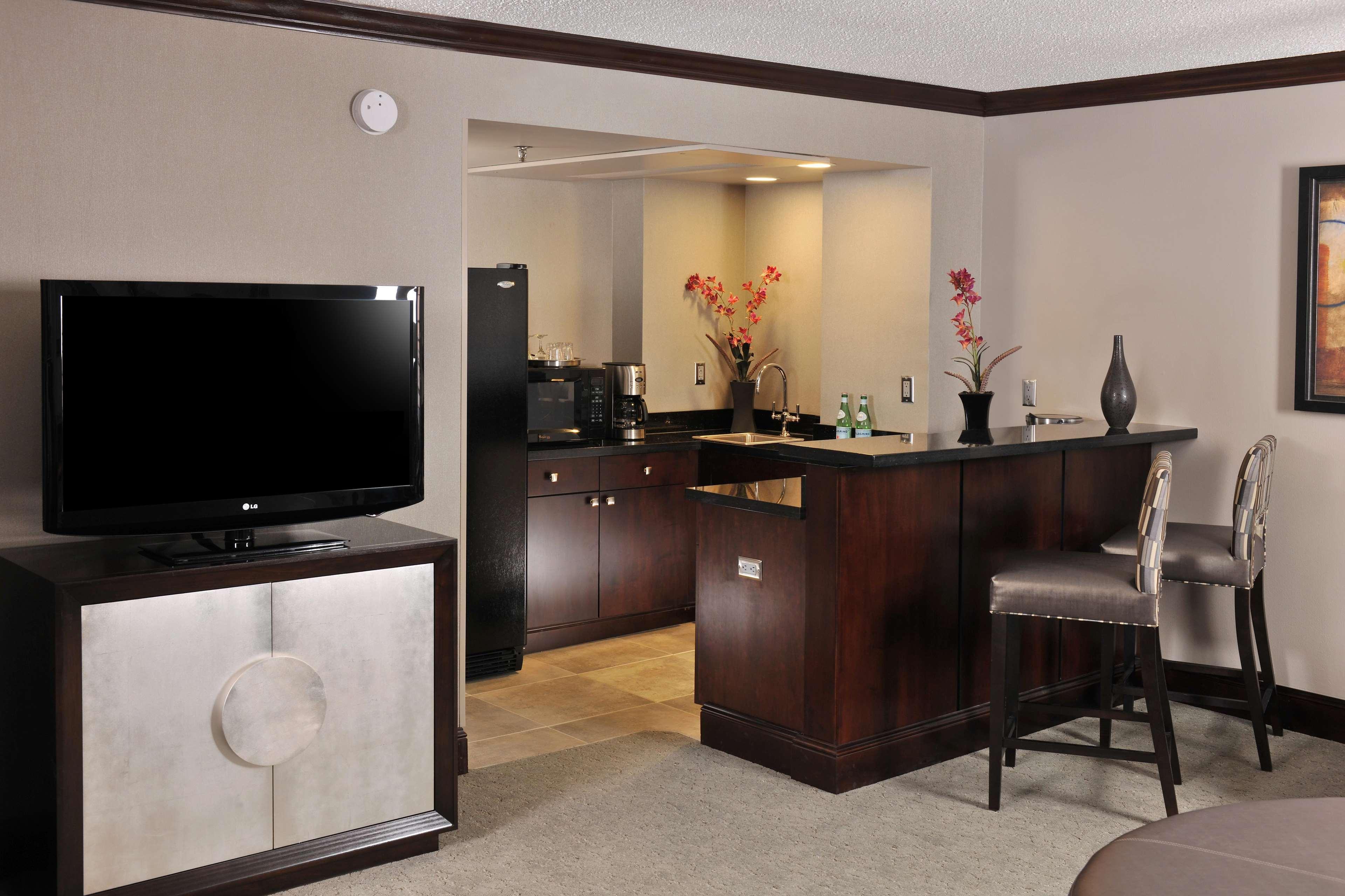 Embassy Suites Des Moines Downtown Room photo