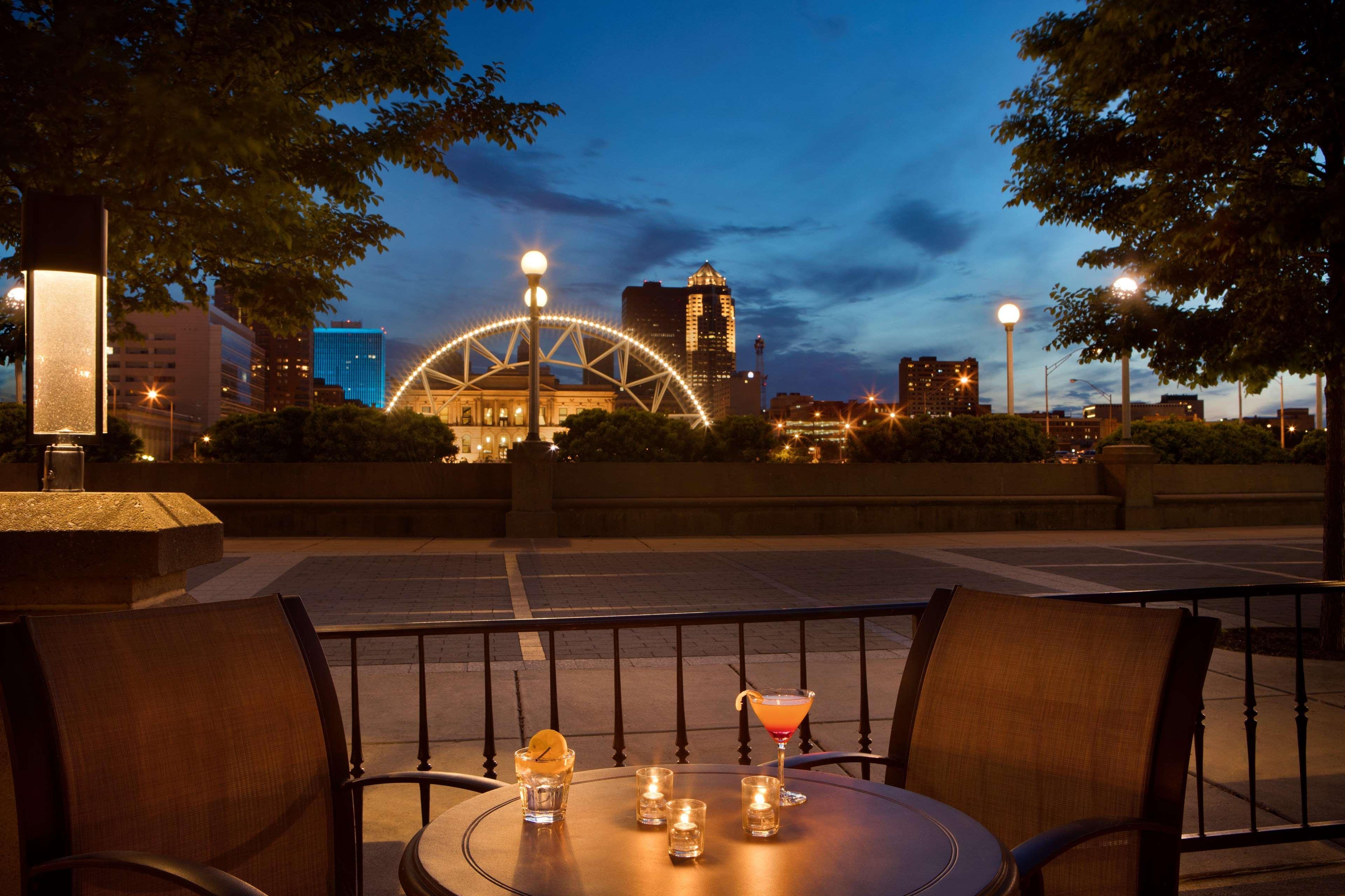 Embassy Suites Des Moines Downtown Exterior photo