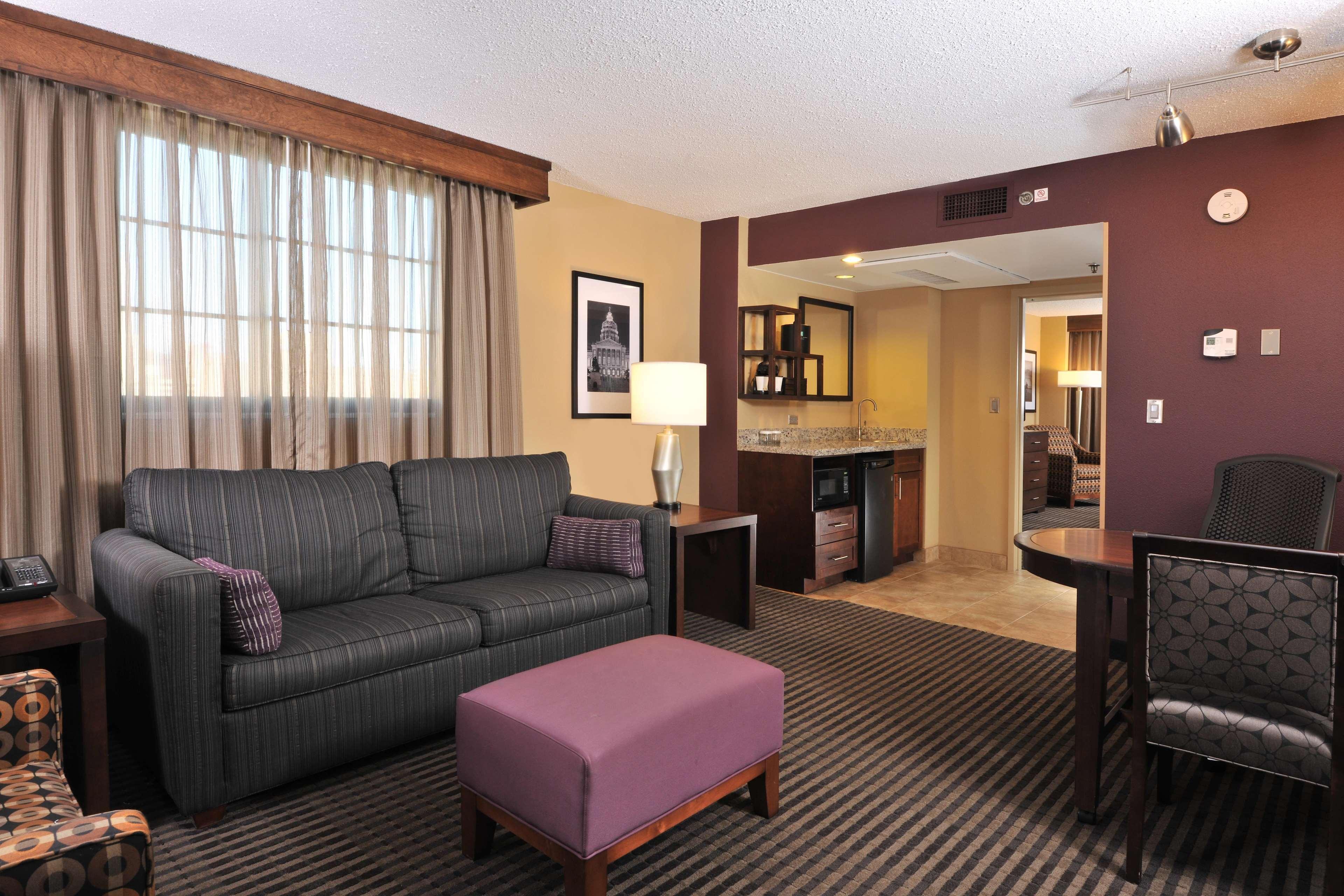 Embassy Suites Des Moines Downtown Room photo