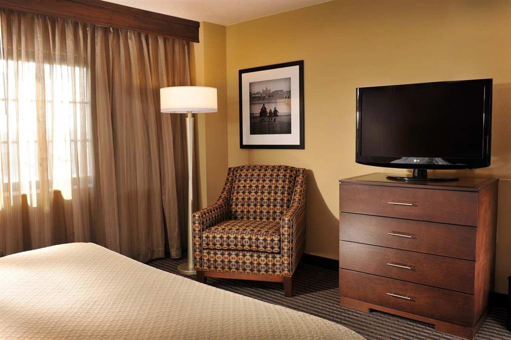 Embassy Suites Des Moines Downtown Room photo