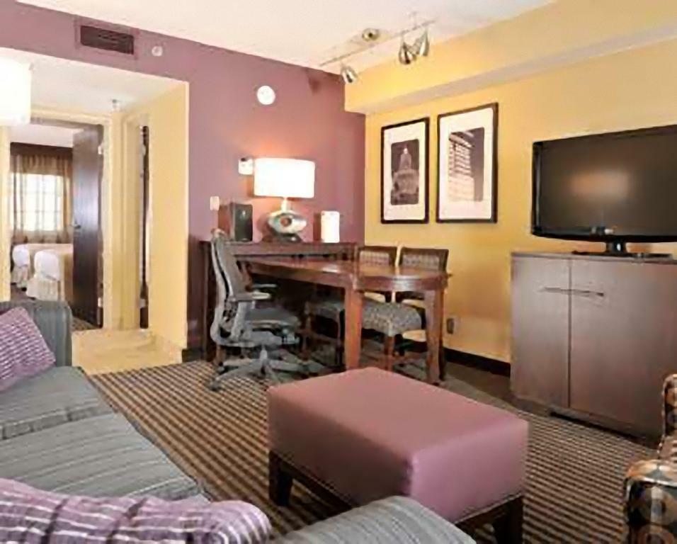 Embassy Suites Des Moines Downtown Exterior photo