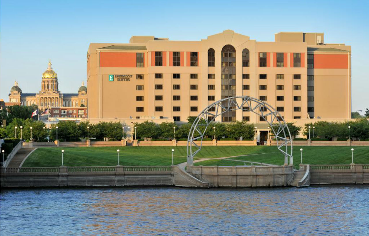 Embassy Suites Des Moines Downtown Exterior photo